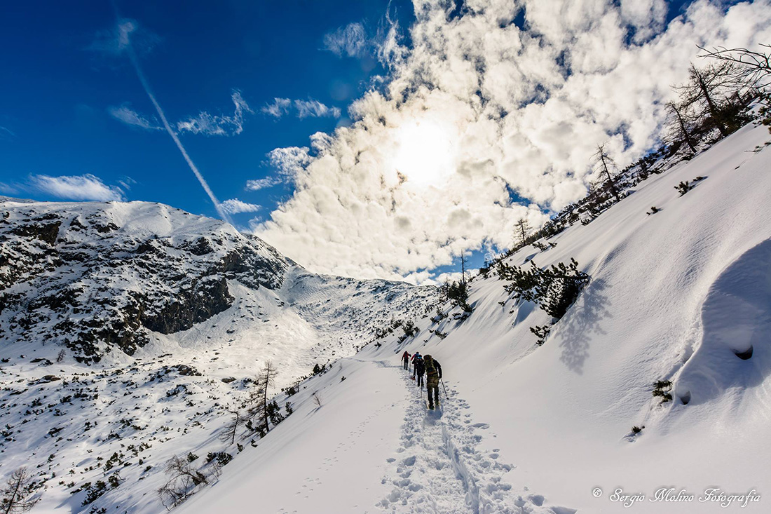 Con le ciaspole intorno al rifugio Selleries - 06.04.16 - #fotodelgiorno di Sergio Molino